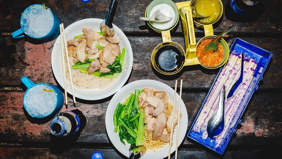 Kulinarische Tour durch die Hintergassen Bangkoks mit über 15 Verkostungen