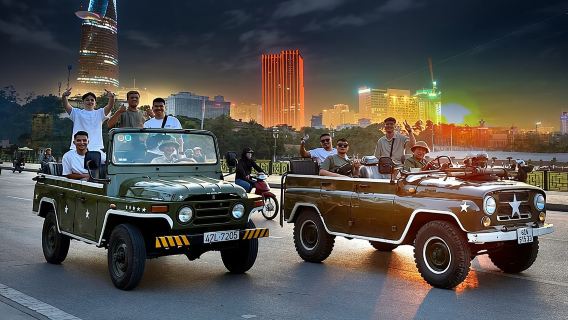 Jeep-Tour durch Saigon bei Nacht: Frische Meeresfrüchte, Streetfood & Skybar