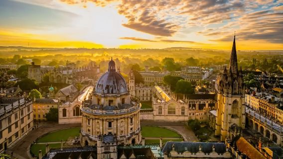 Windsor Castle and Oxford University one-day tour[Chartered private charter, Chinese-English Driver and Guide, Itinerary Adjustment]