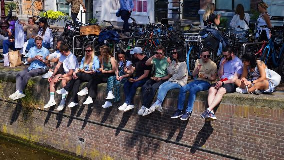 Warteschlangen überspringen und Bier schlürfen: Eine historische Tour durch Amsterdam