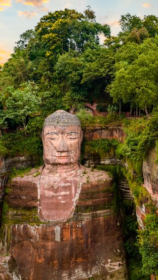 2天1晚 • 成都出發｜專車到府接送｜樂山＋峨眉山｜自然風光｜歷史文化｜乘船看大佛｜全程5鑽飯店｜純玩無購物