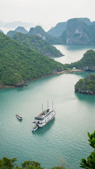 2D1N • Vietnam + Ninh Binh Province + Ha Long Bay Discover Vietnam's two iconic historical sites