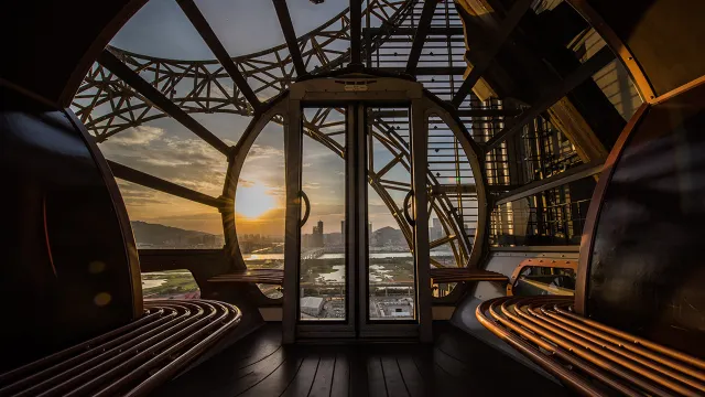 The 8-shaped Ferris wheel at Cinema Point