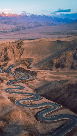 10D9N • Xinjiang + Urumqi + Turpan + Southern Xinjiang + Kashgar City Small-group tour with maximum 6 guests Vehicles with airline first-class seats
