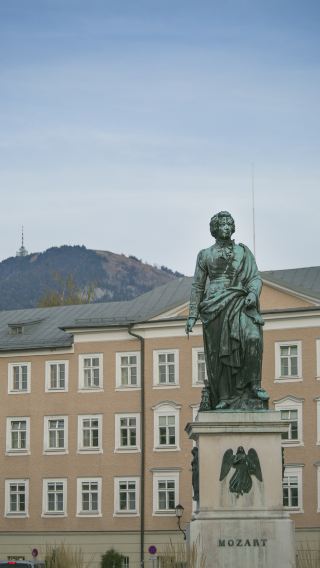 10D9N • Austria + Czech Republic + Croatia + Vienna + Prague + Cesky Krumlov + Salzburg + Gosau + Hallstatt + Wander through three countries in Central Europe, Immersed in the memories of royal elegance 