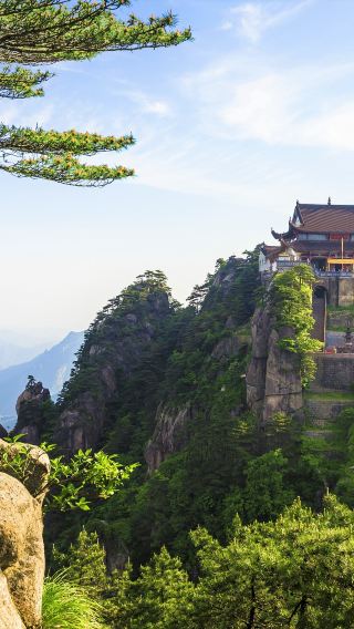 3D2N • Worship Ksitigarbha's flesh relics on Jiuhua Mountain's front range, and embark on high-altitude pilgrimage on its back range
