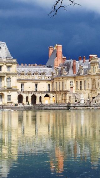 4D3N • Paris, Palace of Fontainebleau, Louvre Museum, Seine River Cruise, Palace of Versailles