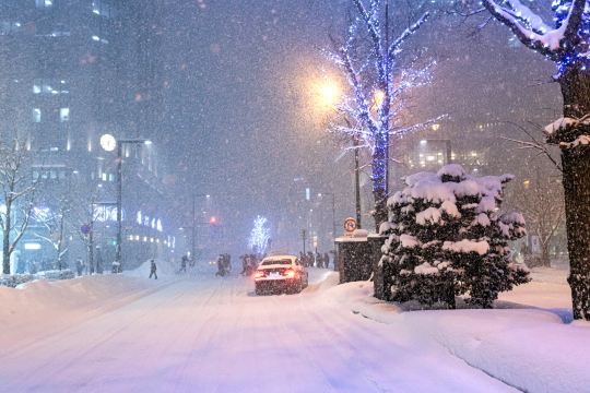 雪の札幌の街並み