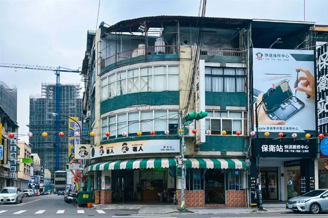 茗人茶行 草屯店的店面與招牌飲品