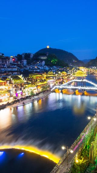 4D3N • Compact Zhangjiajie & Fenghuang Tour for Time-Tight Travelers: Avatar Mountains + Tianmen + Fenghuang + Furong - Licensed 7-14 Seat Business Vehicle & 5-Diamond Hotel