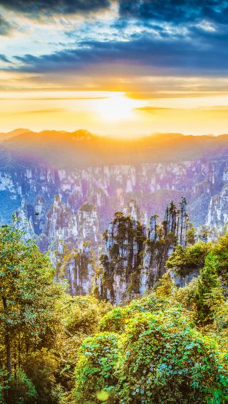 6D5N • Zhangjiajie & Fenghuang leisure tour, 1–8-guest small group: 2-day Forest Park + Tianmen Mountain + Glass Bridge + Yellow Dragon Cave: Miao dress-up, free drone video & scenic area transport
