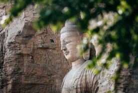 8 天7 晚 · 私人包團 · 五星沙漠主題飯店＋特色蒙古包｜中國山西＋呼和浩特＋北京＋響沙灣＋希拉穆仁草原＋成吉思汗陵跨域深度純玩 · 飽覽人文古蹟、草原與大漠風光｜全程入住標準 4 鑽飯店，升級一晚五星沙漠蓮花主題飯店，夏季可加享草原蒙古包體驗，搭配草原騎馬、沙漠探險戶外項目，配備 24 小時線上管家即時回應出行需求