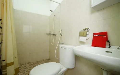 RedDoorz Plus Near Plaza Indonesia Rum Photos
