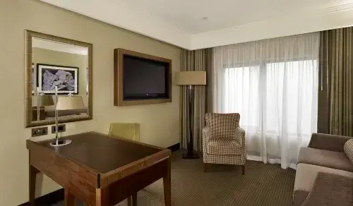 DoubleTree by Hilton London Victoria Rooms Photos