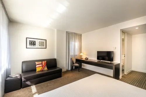 Causeway 353 Hotel Rooms Photos