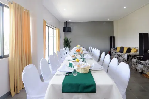 717 Cesar Place Hotel Ăn uống Photos