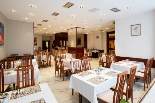 Hotel Harmony Restauration Photos