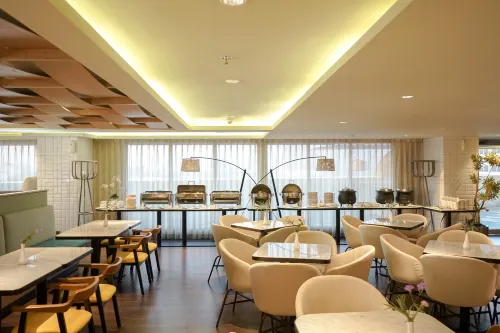 Hotel Louis Kienne Pemuda Makanan Photos
