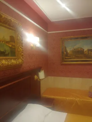 Aurelius Art Gallery Hotel Rooms Photos