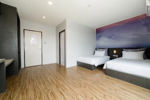 Z Sleep Hotel Kamar Photos