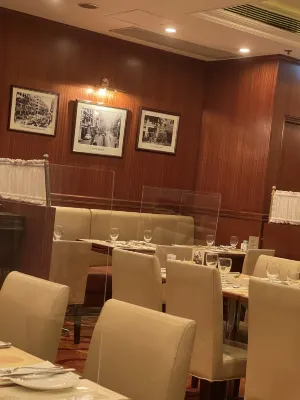 The Pottinger Hong Kong Restauration Photos