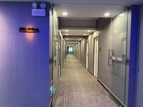7 Continents Business Tourism Hotel Öffentliche Flächen Photos