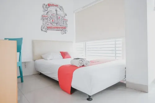 RedDoorz Plus @ Kapuk Business Park Kamar Photos