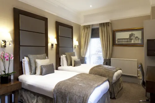Gem Strathmore Hotel Rooms Photos