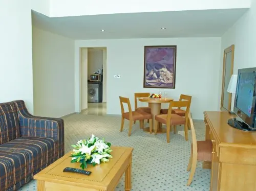 Golden Tulip Sharjah Номера Photos