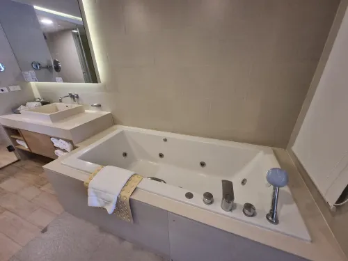 Phuket Graceland Resort and Spa Rooms Photos