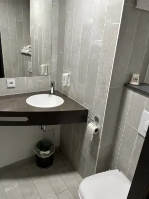 B&B HOTEL Baden-Airpark Zimmer Photos