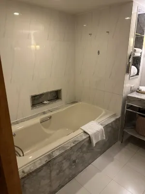 Lebua at State Tower Rooms Photos