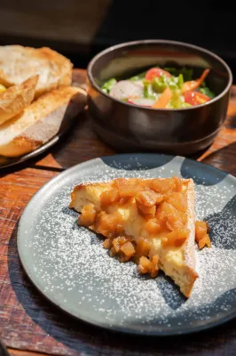 Por Thapae Gate Dining Photos