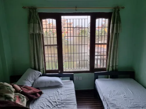 Harry Guest House & Restaurant Kamar Photos