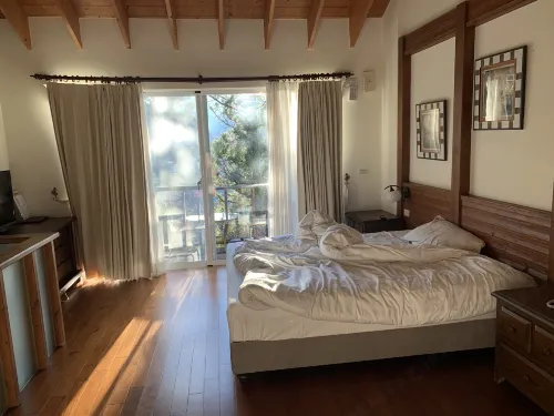 Ailiga Travel Villa Kamar Photos