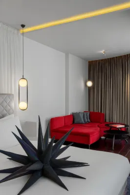W London Kamar Photos