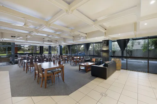 Central Court Motel Warrnambool Restauration Photos