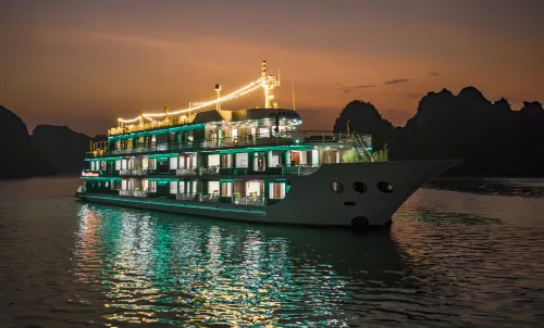 Dora Cruise Рядом с отелем Photos