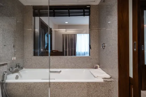 Ramada Plaza by Wyndham Bangkok Menam Riverside Rooms Photos