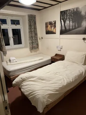 Oakwood Bed and Breakfast Heathrow Rooms Photos