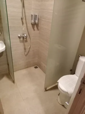 RedDoorz Premium Near Ragunan Zoo 2 Chambres Photos