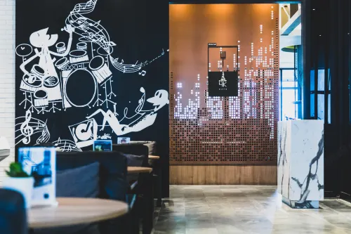 Cross Vibe Bangkok Sukhumvit Restauration Photos