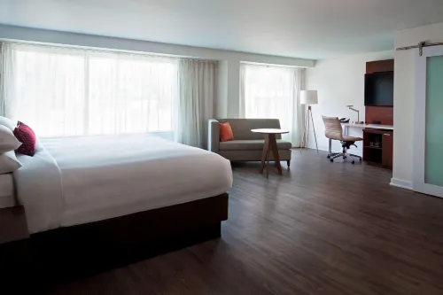 Toronto Marriott City Centre Hotel Featured Photos