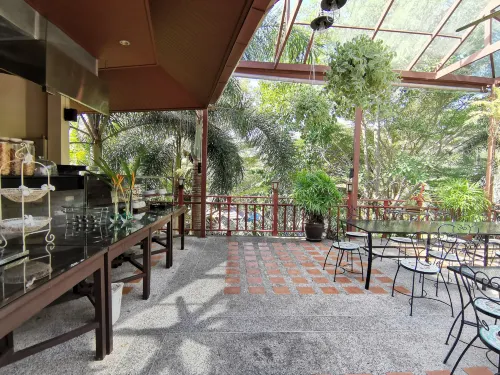 Thai Modern Resort & Spa "Newly Renovated" Restauration Photos