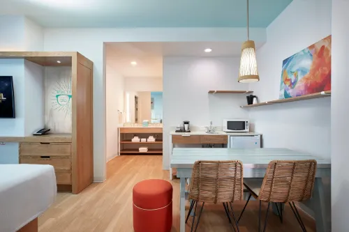 Universal’s Endless Summer Resort – Surfside Inn and Suites Rooms Photos