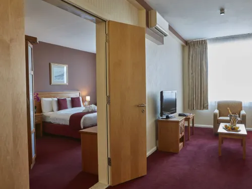 Future Inn Cardiff Phòng Photos