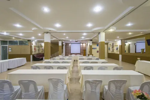 PIMPIMARN BEACH HOTEL Business Photos