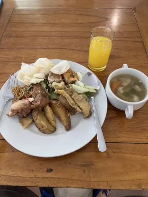 ÉL Hotel Kartika Wijaya Batu Питание Photos
