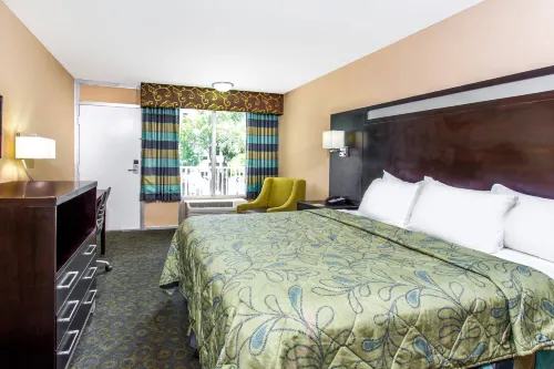 Days Inn by Wyndham Fort Lauderdale Airport Cruise Port Featured Photos