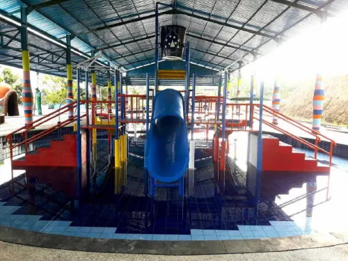 Royal Caravan Hotel & Outbound Trawas Unggulan Photos
